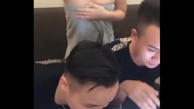 Hot girl việt lên live cùng mấy thằng anh trai mưa